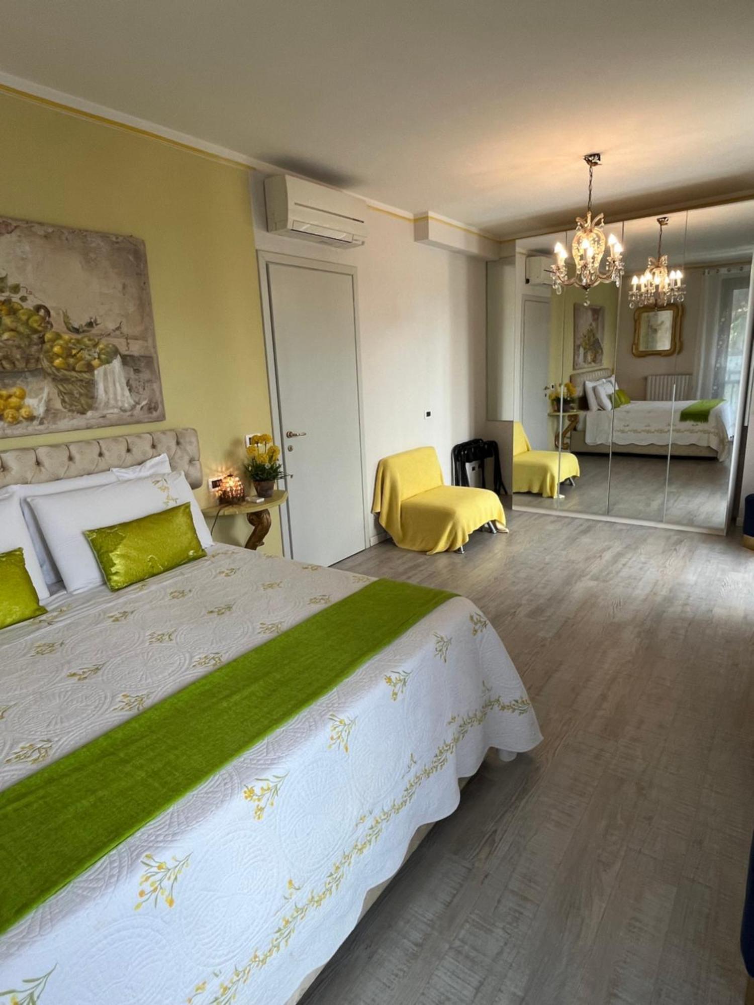 Garda Blue Lake Home Luxury Appartment Desenzano del Garda Exterior foto